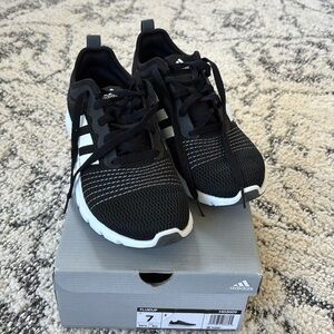 Womens’s like new adidas running shoes size 7